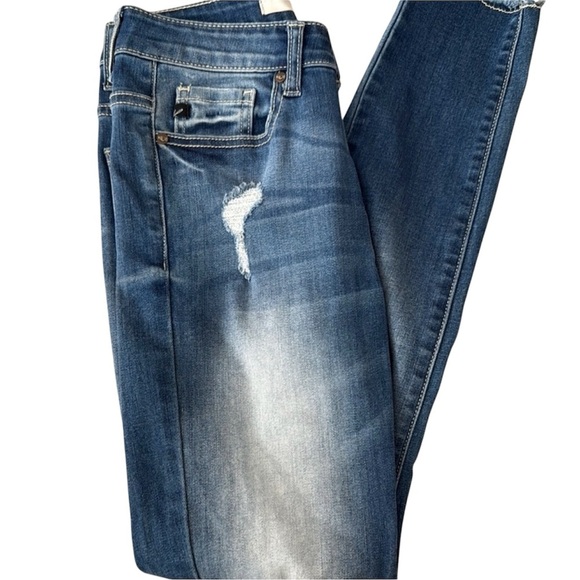 NWOT KanCan Classic Blue Distressed Jeans 26 - Picture 1 of 11